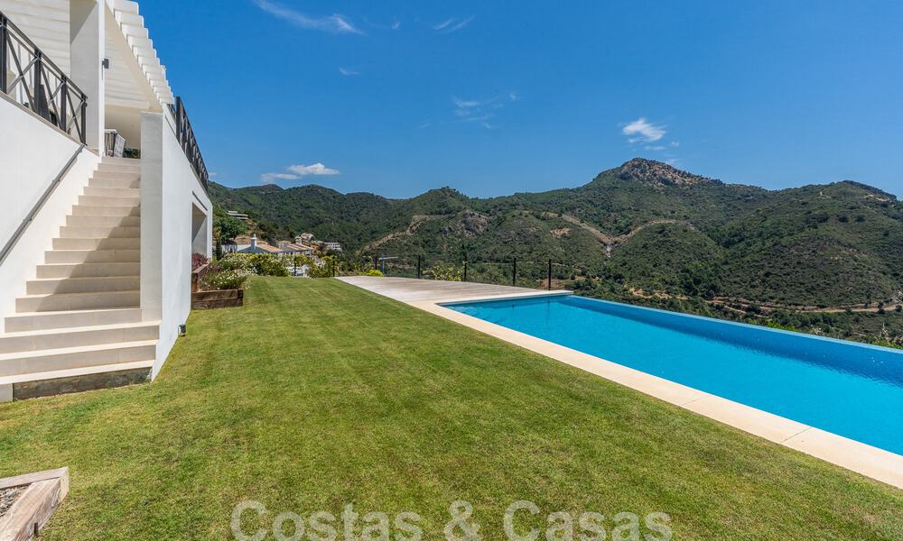 Villa de lujo independiente de estilo andaluz en venta en un entorno fantástico y natural de Marbella - Benahavis 55276