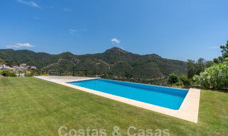 Villa de lujo independiente de estilo andaluz en venta en un entorno fantástico y natural de Marbella - Benahavis 55277 