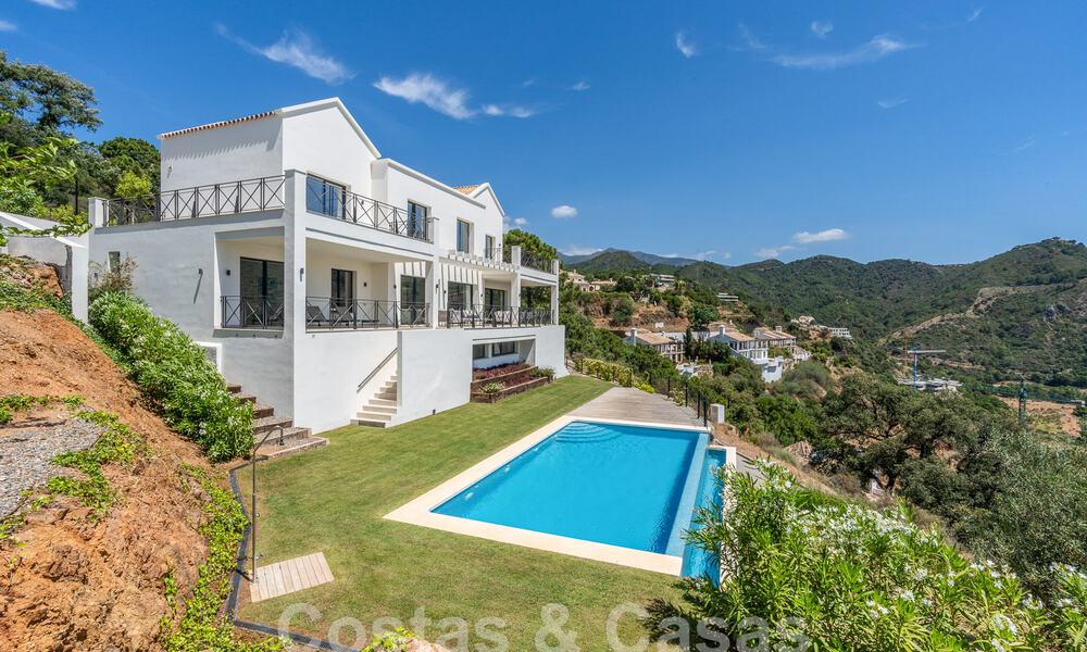 Villa de lujo independiente de estilo andaluz en venta en un entorno fantástico y natural de Marbella - Benahavis 55278