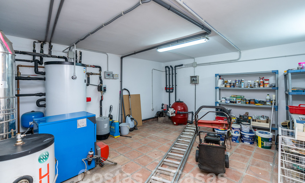 Villa de lujo en venta con vistas panorámicas en urbanización cerrada rodeada de naturaleza en Marbella - Benahavis 55322