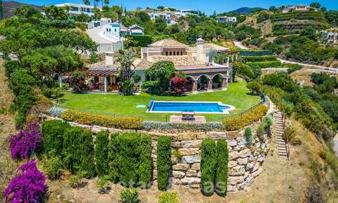 Villa de lujo en venta con vistas panorámicas en urbanización cerrada rodeada de naturaleza en Marbella - Benahavis 55323