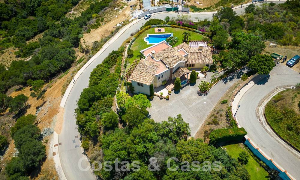 Villa de lujo en venta con vistas panorámicas en urbanización cerrada rodeada de naturaleza en Marbella - Benahavis 55324