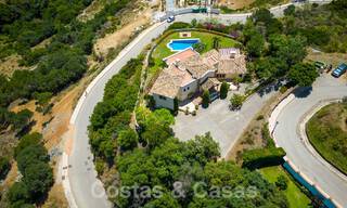 Villa de lujo en venta con vistas panorámicas en urbanización cerrada rodeada de naturaleza en Marbella - Benahavis 55324 