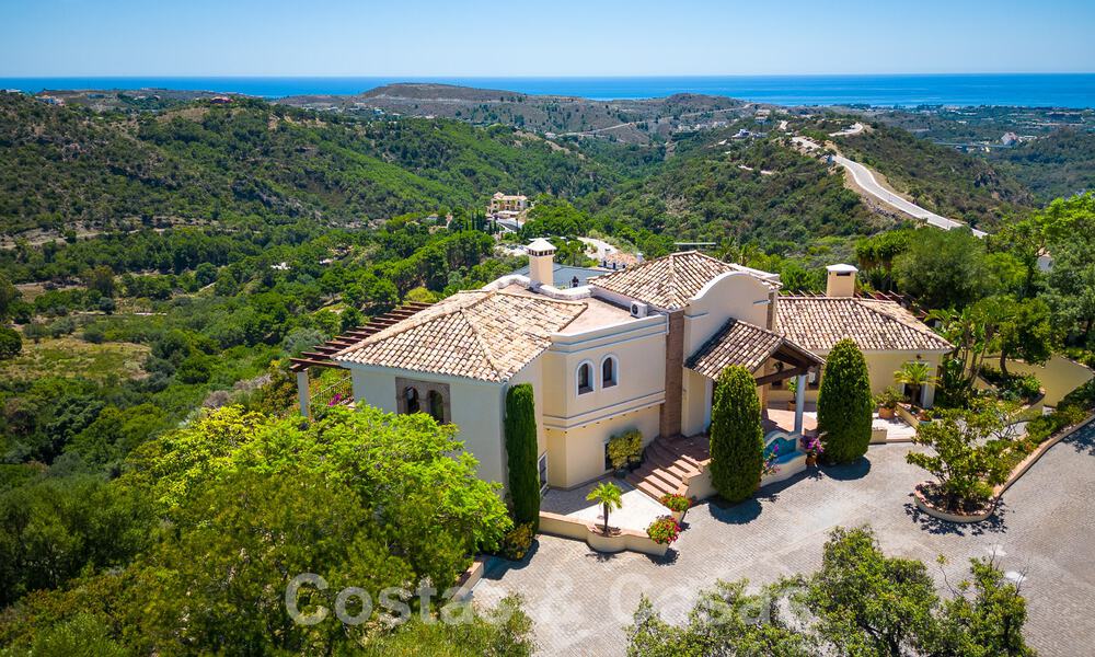 Villa de lujo en venta con vistas panorámicas en urbanización cerrada rodeada de naturaleza en Marbella - Benahavis 55325