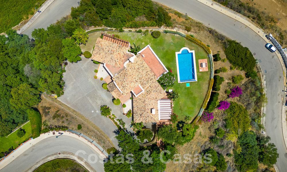 Villa de lujo en venta con vistas panorámicas en urbanización cerrada rodeada de naturaleza en Marbella - Benahavis 55326