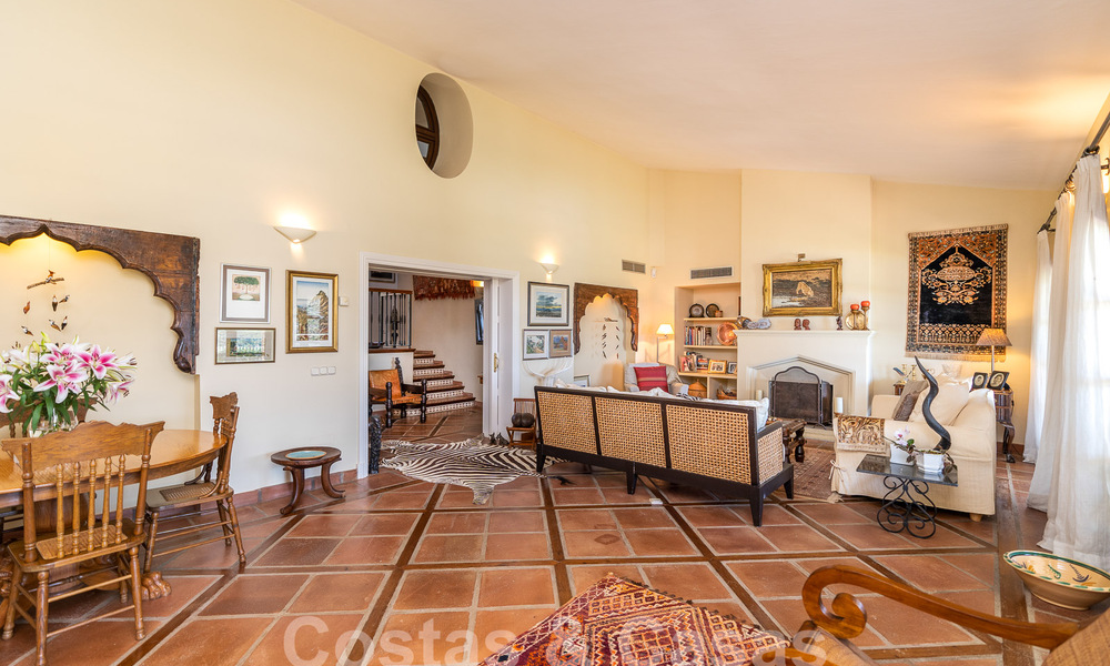 Villa de lujo en venta con vistas panorámicas en urbanización cerrada rodeada de naturaleza en Marbella - Benahavis 55328
