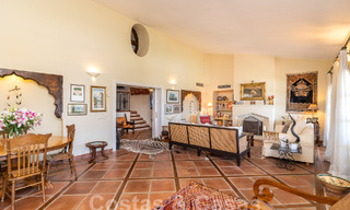 Villa de lujo en venta con vistas panorámicas en urbanización cerrada rodeada de naturaleza en Marbella - Benahavis 55328 