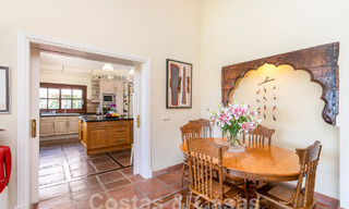Villa de lujo en venta con vistas panorámicas en urbanización cerrada rodeada de naturaleza en Marbella - Benahavis 55331 