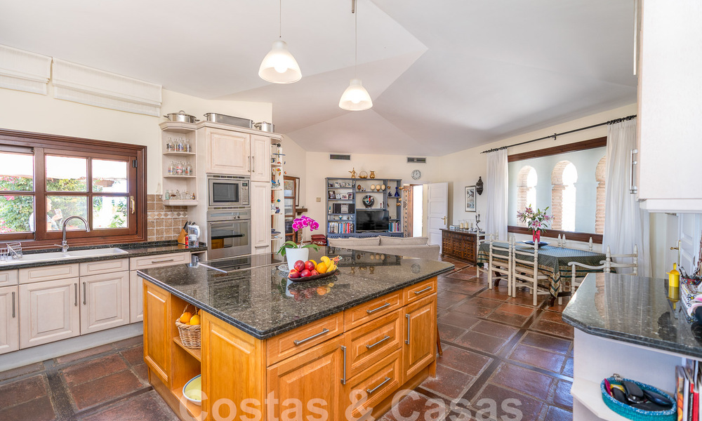 Villa de lujo en venta con vistas panorámicas en urbanización cerrada rodeada de naturaleza en Marbella - Benahavis 55332