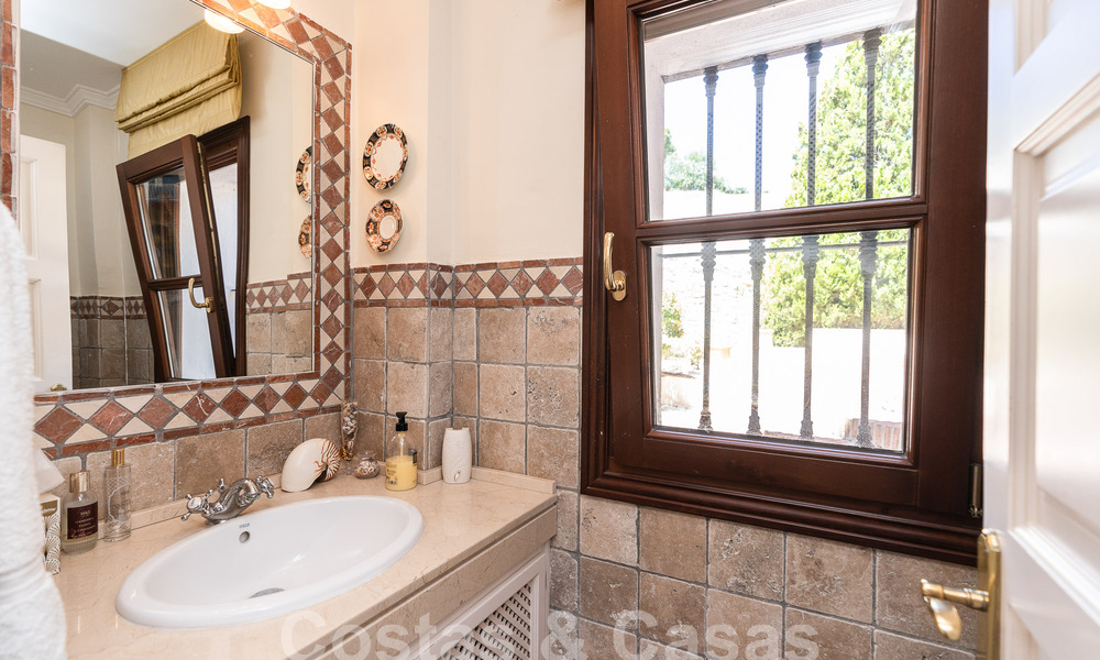 Villa de lujo en venta con vistas panorámicas en urbanización cerrada rodeada de naturaleza en Marbella - Benahavis 55336