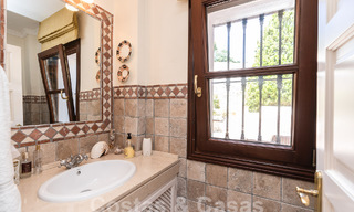 Villa de lujo en venta con vistas panorámicas en urbanización cerrada rodeada de naturaleza en Marbella - Benahavis 55336 