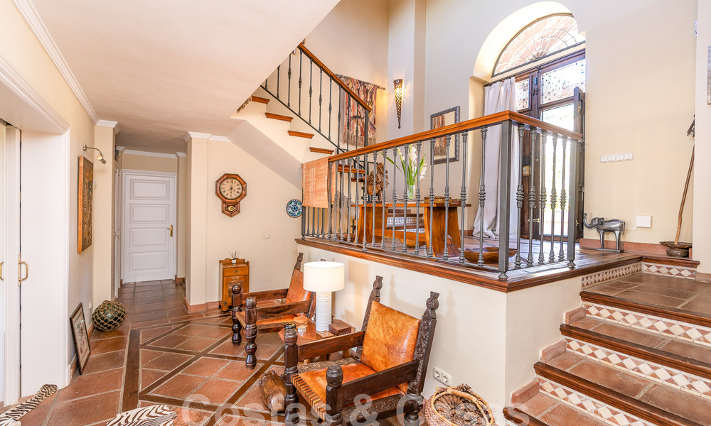 Villa de lujo en venta con vistas panorámicas en urbanización cerrada rodeada de naturaleza en Marbella - Benahavis 55338