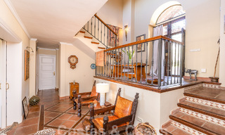 Villa de lujo en venta con vistas panorámicas en urbanización cerrada rodeada de naturaleza en Marbella - Benahavis 55338 