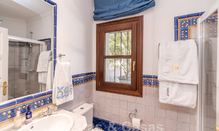 Villa de lujo en venta con vistas panorámicas en urbanización cerrada rodeada de naturaleza en Marbella - Benahavis 55342 