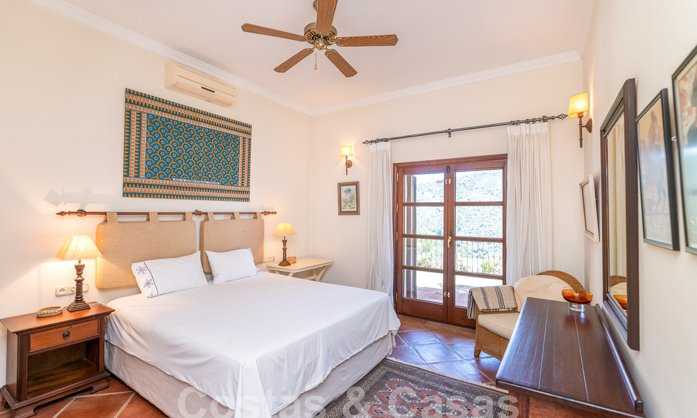 Villa de lujo en venta con vistas panorámicas en urbanización cerrada rodeada de naturaleza en Marbella - Benahavis 55344