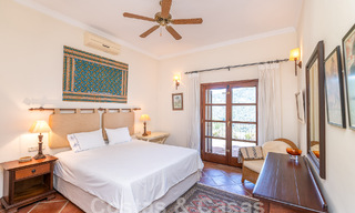 Villa de lujo en venta con vistas panorámicas en urbanización cerrada rodeada de naturaleza en Marbella - Benahavis 55344 