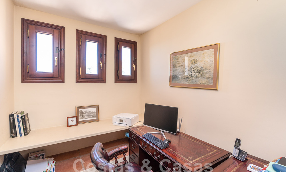 Villa de lujo en venta con vistas panorámicas en urbanización cerrada rodeada de naturaleza en Marbella - Benahavis 55348