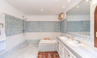 Villa de lujo en venta con vistas panorámicas en urbanización cerrada rodeada de naturaleza en Marbella - Benahavis 55350 