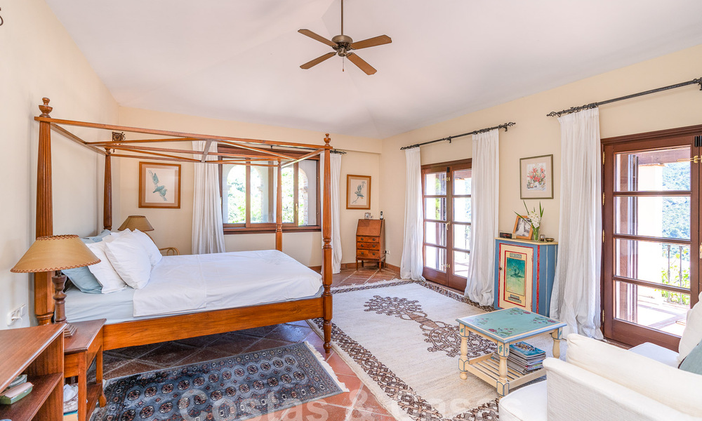 Villa de lujo en venta con vistas panorámicas en urbanización cerrada rodeada de naturaleza en Marbella - Benahavis 55351