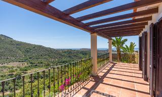 Villa de lujo en venta con vistas panorámicas en urbanización cerrada rodeada de naturaleza en Marbella - Benahavis 55352 