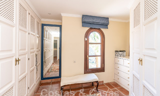 Villa de lujo en venta con vistas panorámicas en urbanización cerrada rodeada de naturaleza en Marbella - Benahavis 55354 