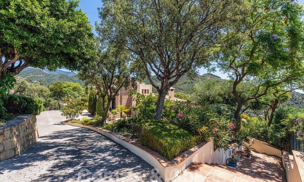 Villa de lujo en venta con vistas panorámicas en urbanización cerrada rodeada de naturaleza en Marbella - Benahavis 55357