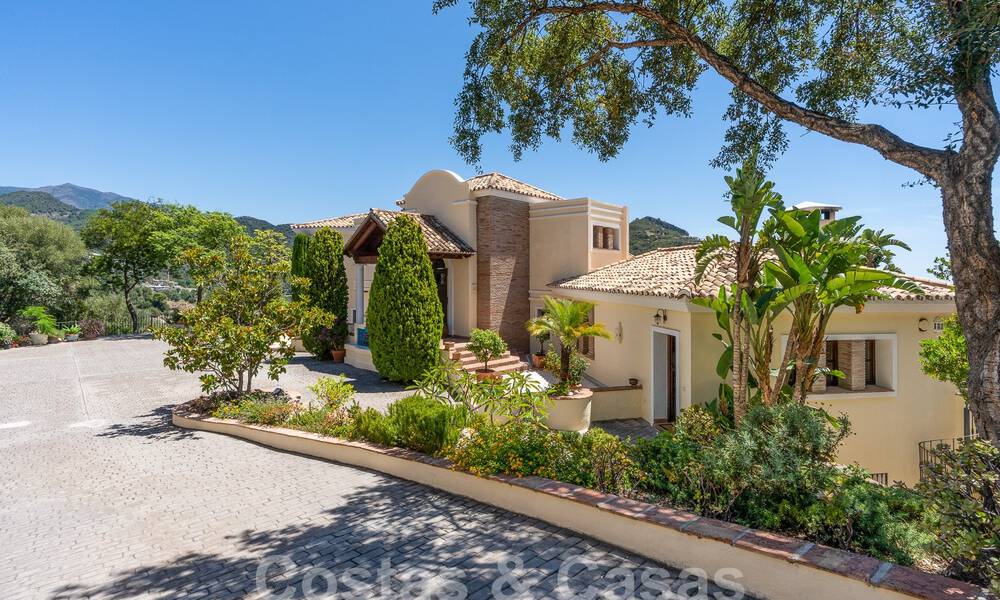 Villa de lujo en venta con vistas panorámicas en urbanización cerrada rodeada de naturaleza en Marbella - Benahavis 55358