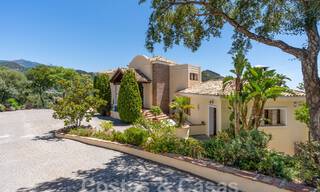 Villa de lujo en venta con vistas panorámicas en urbanización cerrada rodeada de naturaleza en Marbella - Benahavis 55358 