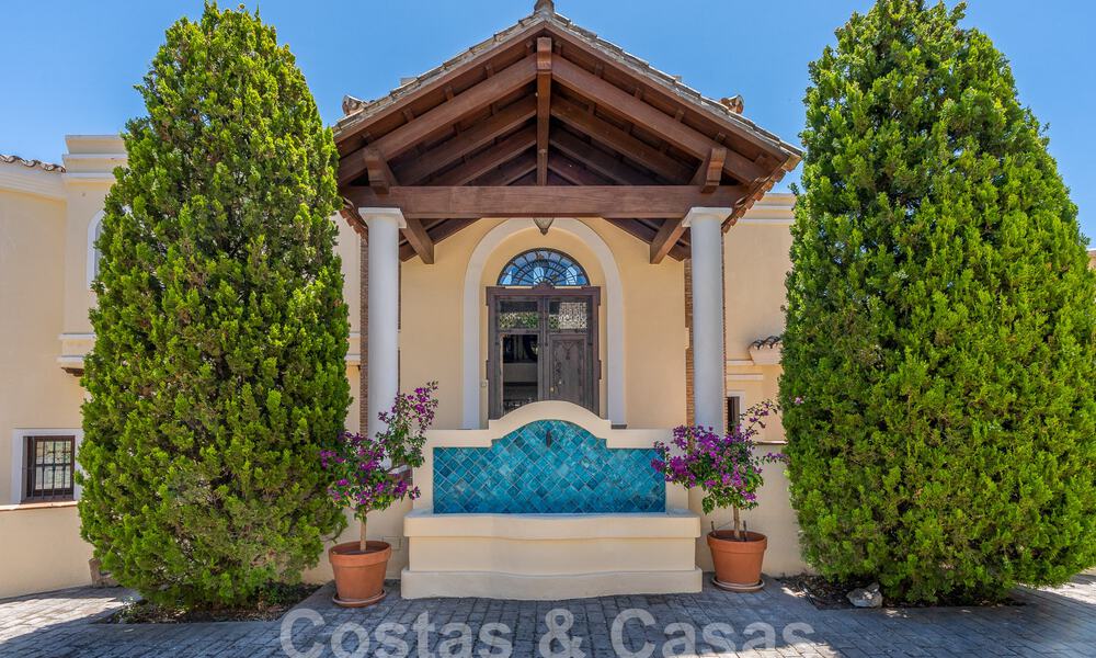 Villa de lujo en venta con vistas panorámicas en urbanización cerrada rodeada de naturaleza en Marbella - Benahavis 55360