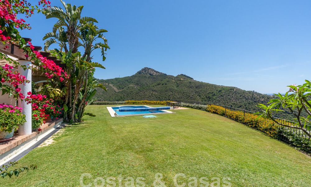 Villa de lujo en venta con vistas panorámicas en urbanización cerrada rodeada de naturaleza en Marbella - Benahavis 55364