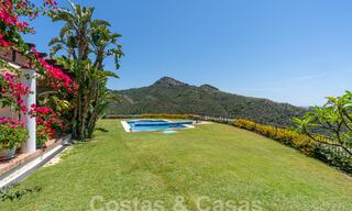 Villa de lujo en venta con vistas panorámicas en urbanización cerrada rodeada de naturaleza en Marbella - Benahavis 55364 