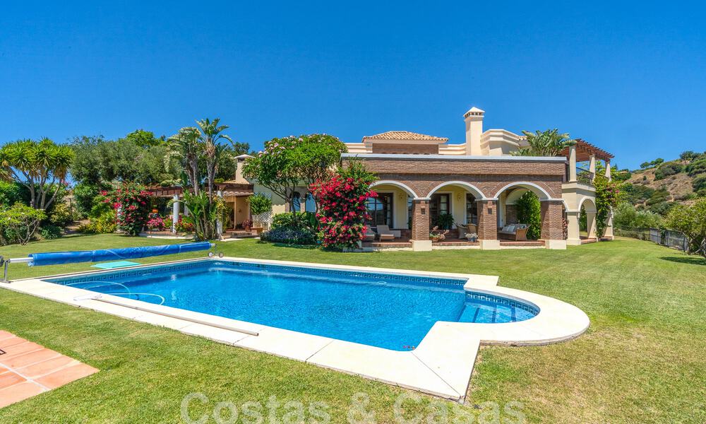 Villa de lujo en venta con vistas panorámicas en urbanización cerrada rodeada de naturaleza en Marbella - Benahavis 55365
