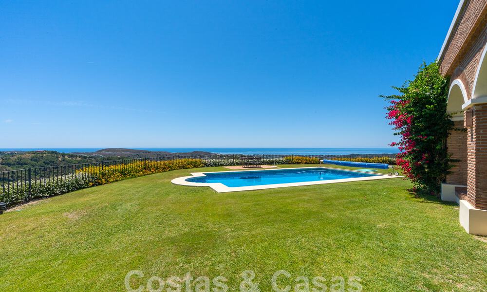 Villa de lujo en venta con vistas panorámicas en urbanización cerrada rodeada de naturaleza en Marbella - Benahavis 55368