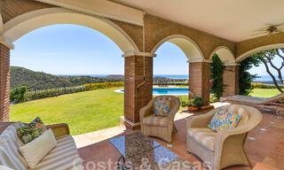 Villa de lujo en venta con vistas panorámicas en urbanización cerrada rodeada de naturaleza en Marbella - Benahavis 55369 
