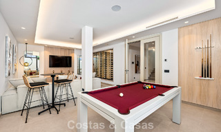 Espaciosa y contemporánea villa de lujo situada en primera línea de golf con vistas a la montaña de La Concha en Nueva Andalucía, Marbella 786390 