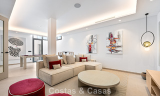 Espaciosa y contemporánea villa de lujo situada en primera línea de golf con vistas a la montaña de La Concha en Nueva Andalucía, Marbella 786391 