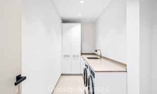 Espaciosa y contemporánea villa de lujo situada en primera línea de golf con vistas a la montaña de La Concha en Nueva Andalucía, Marbella 786392 