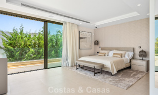 Espaciosa y contemporánea villa de lujo situada en primera línea de golf con vistas a la montaña de La Concha en Nueva Andalucía, Marbella 786400 