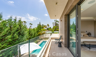 Espaciosa y contemporánea villa de lujo situada en primera línea de golf con vistas a la montaña de La Concha en Nueva Andalucía, Marbella 786402 