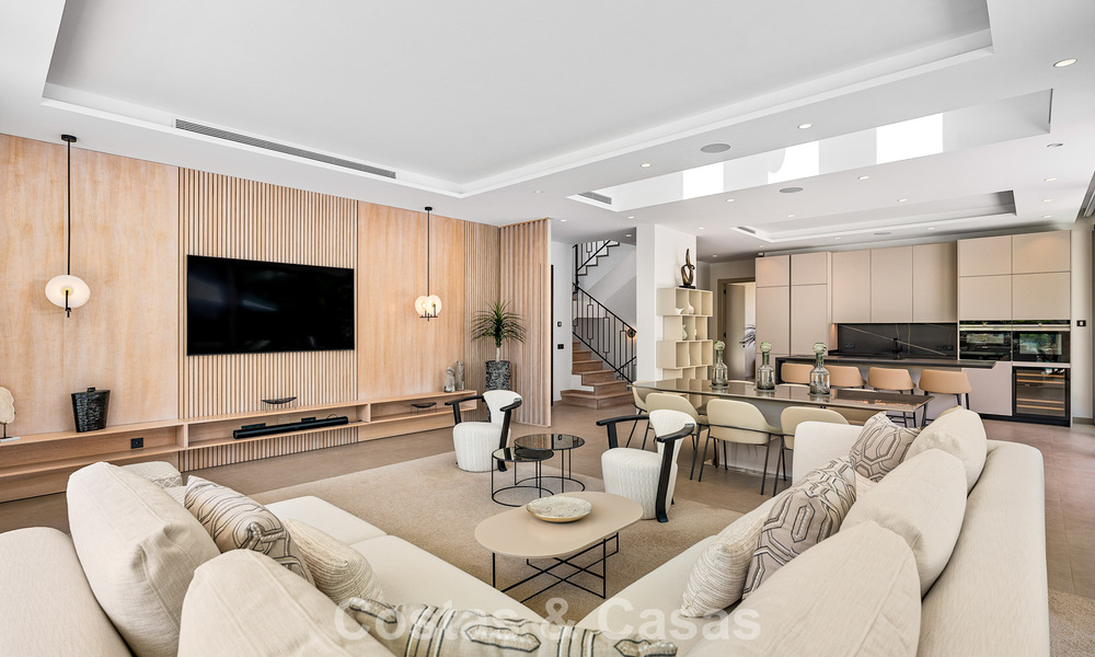 Espaciosa y contemporánea villa de lujo situada en primera línea de golf con vistas a la montaña de La Concha en Nueva Andalucía, Marbella 786408