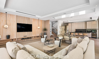 Espaciosa y contemporánea villa de lujo situada en primera línea de golf con vistas a la montaña de La Concha en Nueva Andalucía, Marbella 786408 