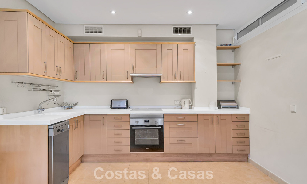 Mansión de lujo de estilo andaluz con vistas al mar en el valle del golf de Nueva Andalucía, Marbella 779154