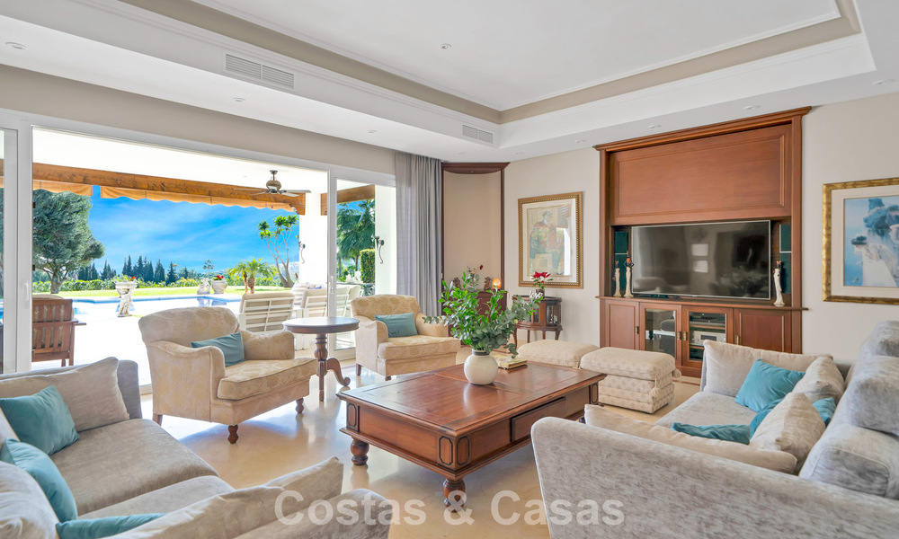 Mansión de lujo de estilo andaluz con vistas al mar en el valle del golf de Nueva Andalucía, Marbella 779164