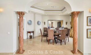 Mansión de lujo de estilo andaluz con vistas al mar en el valle del golf de Nueva Andalucía, Marbella 779166 