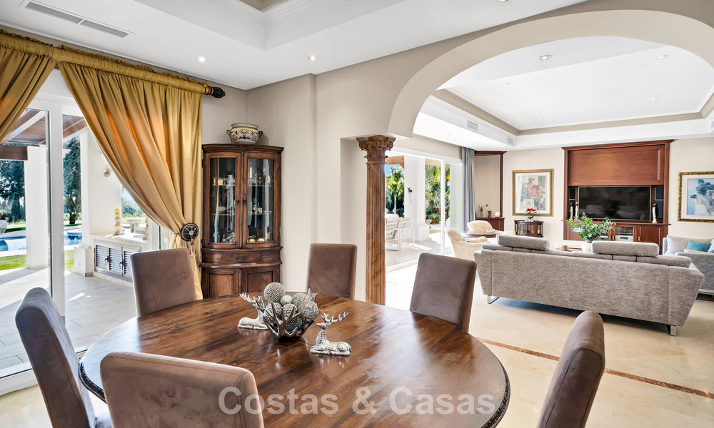 Mansión de lujo de estilo andaluz con vistas al mar en el valle del golf de Nueva Andalucía, Marbella 779169