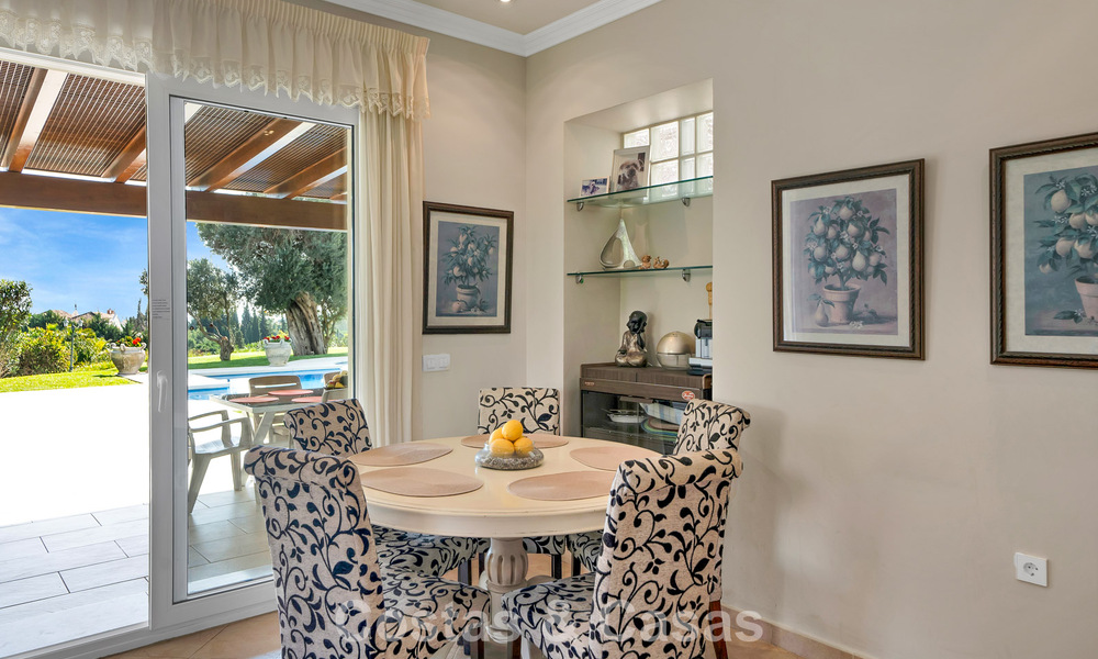 Mansión de lujo de estilo andaluz con vistas al mar en el valle del golf de Nueva Andalucía, Marbella 779178