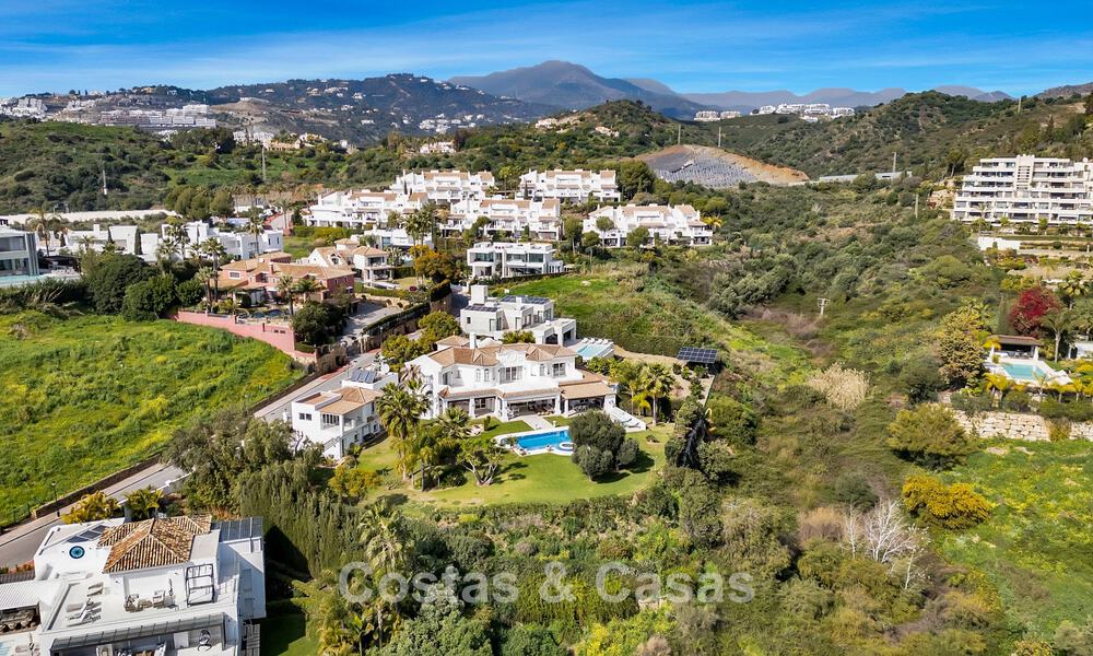 Mansión de lujo de estilo andaluz con vistas al mar en el valle del golf de Nueva Andalucía, Marbella 779181
