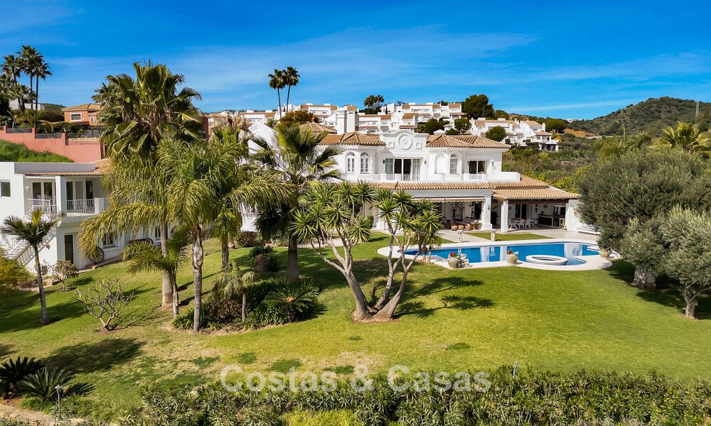 Mansión de lujo de estilo andaluz con vistas al mar en el valle del golf de Nueva Andalucía, Marbella 779182