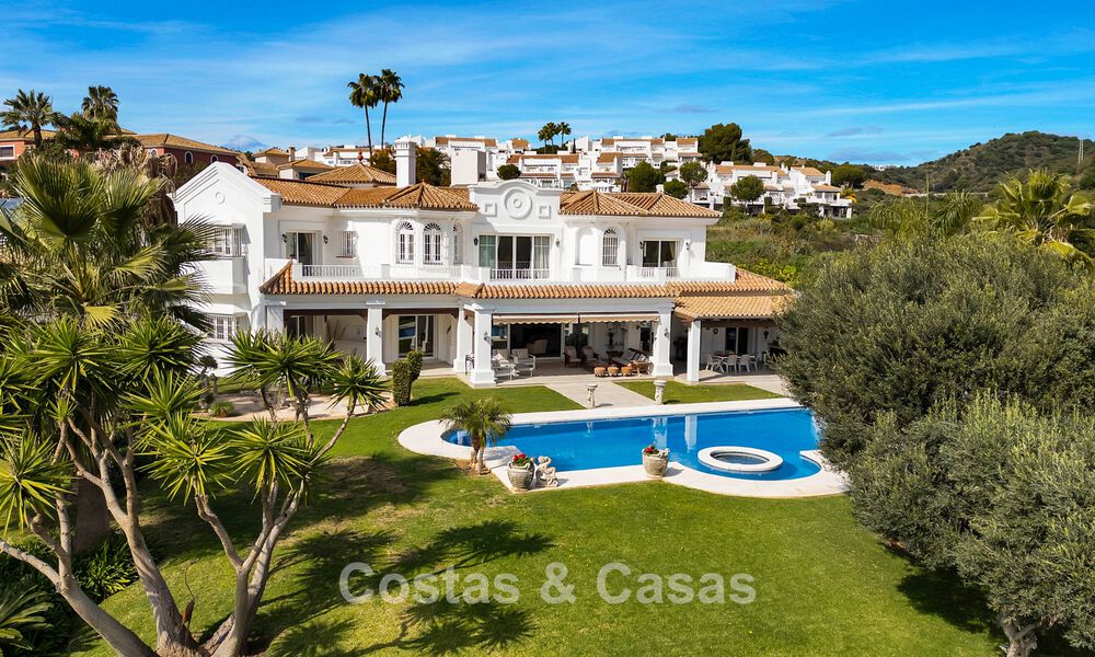 Mansión de lujo de estilo andaluz con vistas al mar en el valle del golf de Nueva Andalucía, Marbella 779183