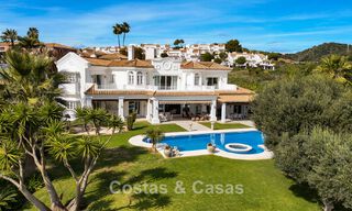 Mansión de lujo de estilo andaluz con vistas al mar en el valle del golf de Nueva Andalucía, Marbella 779183 